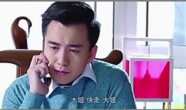 男网红被女记者采访吃瓜,一场意外的美食采访